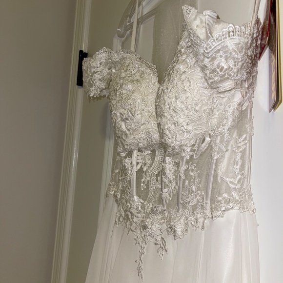 White dress - Picture 4 of 14